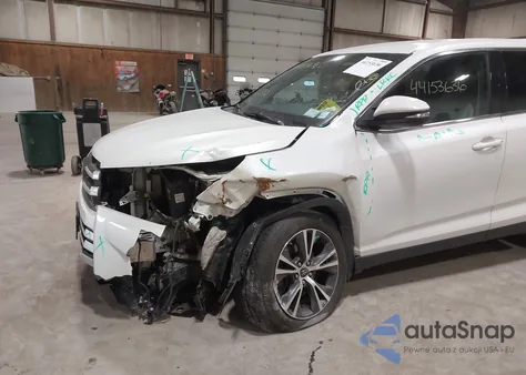 2019 Toyota Highlander Le Plus z USA, uszkodzony, nr VIN 5TDBZRFH4KS976699